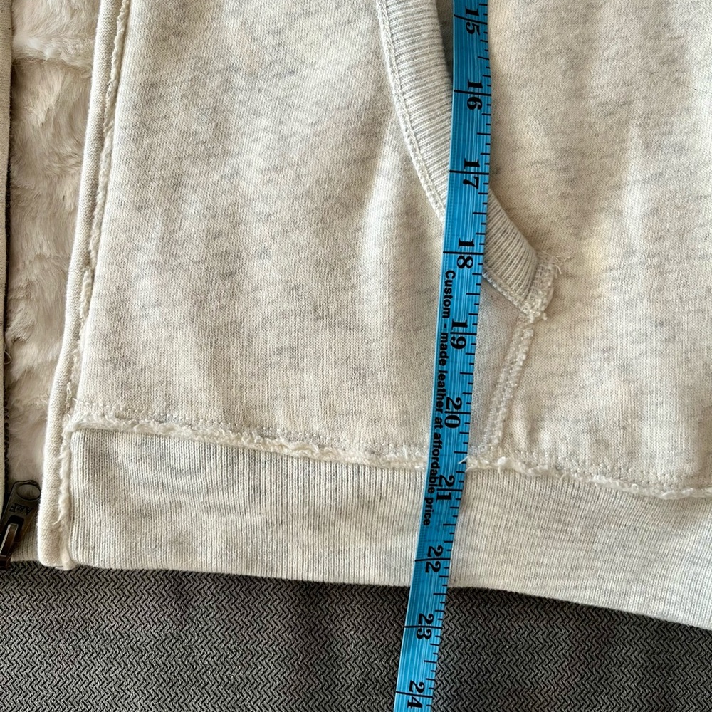 NWT - Abercrombie & Fitch Cream Faux Fur Interior Jacket/Sweatshirt - Picture 4 of 7